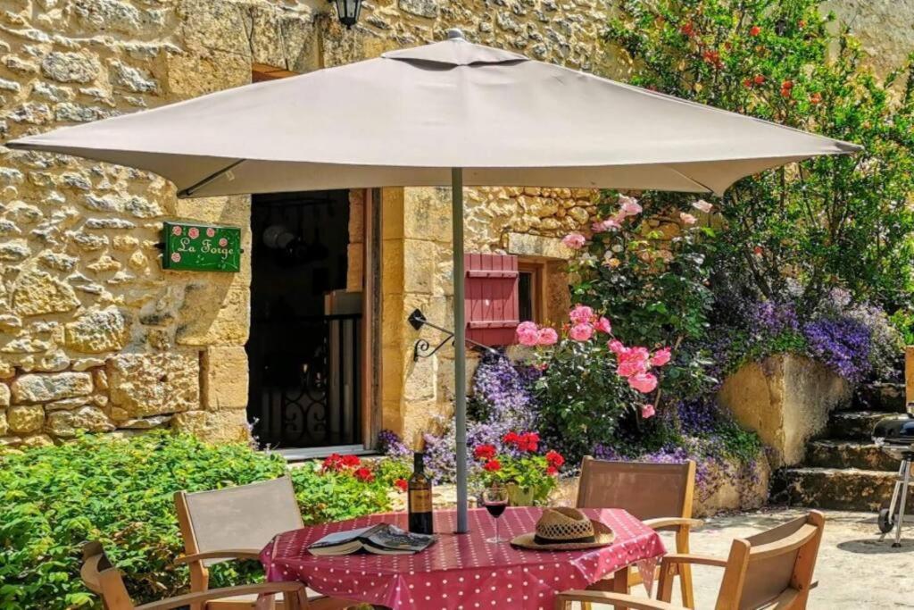 La Forge, Le Banquet Aux Eyzies Villa Les Eyzies Bagian luar foto
